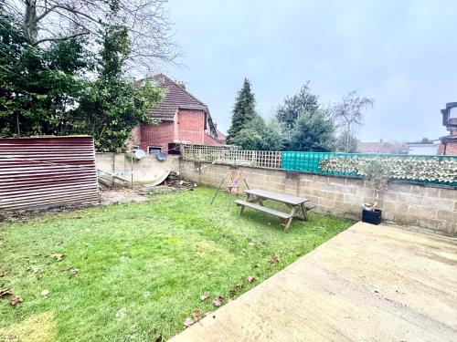 Recently fully refurbished --January 2026-- private en-suite room with brand-new bathroom and privat - Gozzard's Ford
