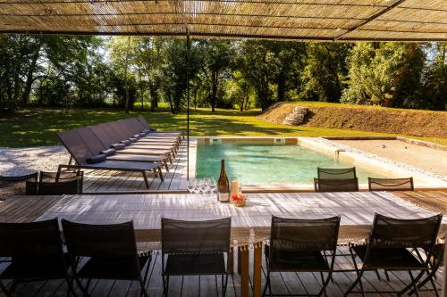 Magnifique villa en pierre avec piscine in Saint-Vincent-de-Lamontjoie