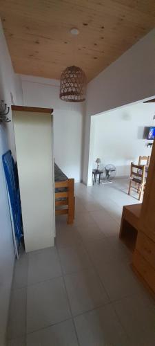 Casa con pileta, jardín, cochera y parrilla en Chascomús. Capac. 4 personas