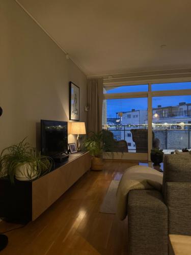 Apartment with sea view on top floor, Тромсё (фото 5)