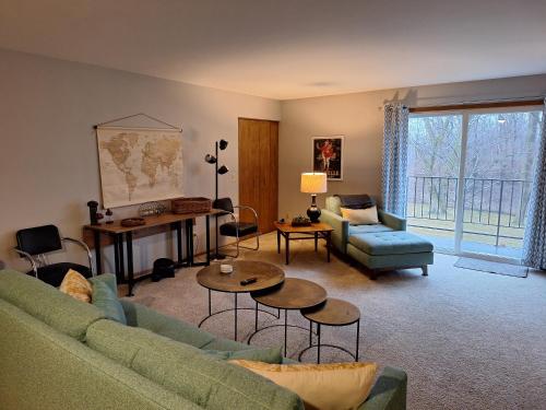 2 Bed 1 Bath - West Bend, WI in Lääne Bend (WI)