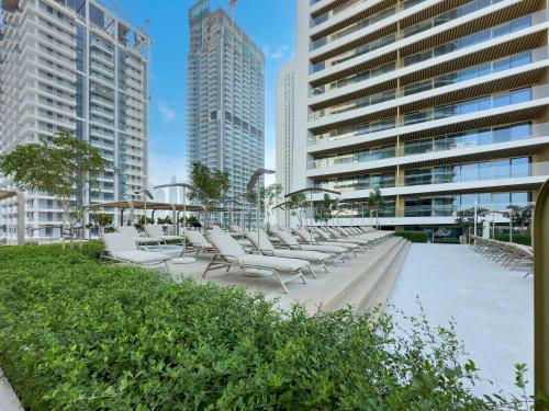 Exclusive Beachfront 2 Bed with Pool & Palm View - image 12