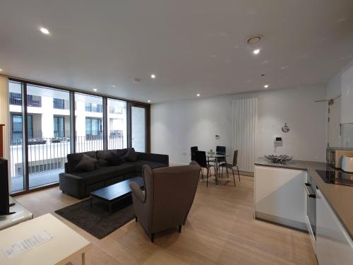 Fully Serviced One Bed Apartment in RW, Londýn