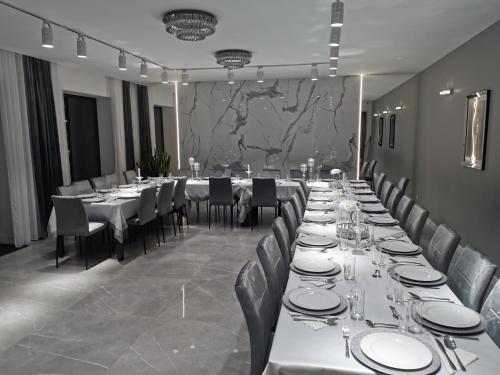 Sunrise Wola Mokrzeska Sala Bankietowa i Apartamenty in Garneka