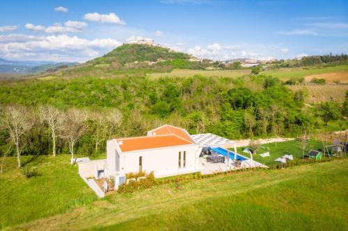 Private Family Villa in Istria - Pool - Early Check-in - Late Check-out - Panoramic Views – khách sạn tại Brkac