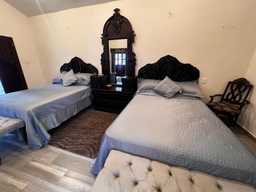 2 double beds