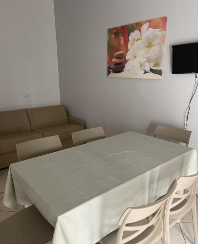 One-Bedroom Apartment (6 Adults) image 1
