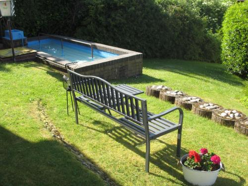 Garden, Pension Talblick in Hochst i. Odw.