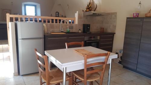virtuve, La Maison de Françoise à La Bourgarie (La Maison de Francoise a La Bourgarie) in Les Vignes (Languedoc-Roussillon)