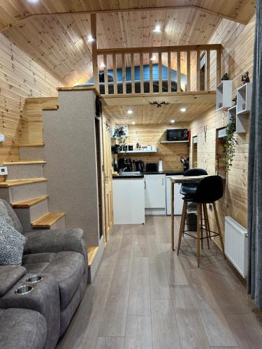 Fiadh Rua Cabin - with Private Outdoor Hottub Pet Friendly in Tullaghan