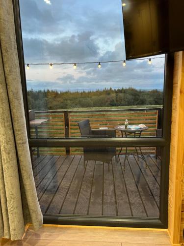 Fiadh Rua Cabin - with Private Outdoor Hottub Pet Friendly in Tullaghan
