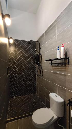 DT2165 Homestay 4 Room 8 Guest in ดูเรียน ตุงกัล