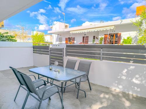 Comfy flat with large terrace, Fiber internet and private parking Comfy flat with large terrace, Fiber internet and private parking