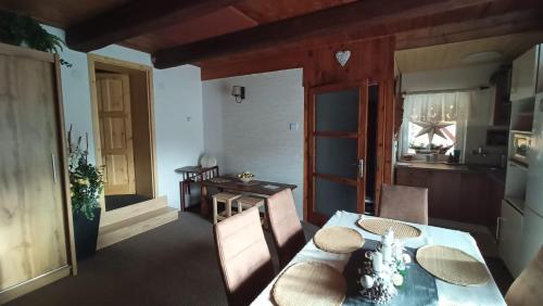 Chata v Lískách (Chata v Liskach) in Všelibice