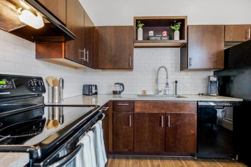 Classy 2BR-Parking, Rooftop,Near Arrowhd & TMobile, Kansas City (fotografie 4)