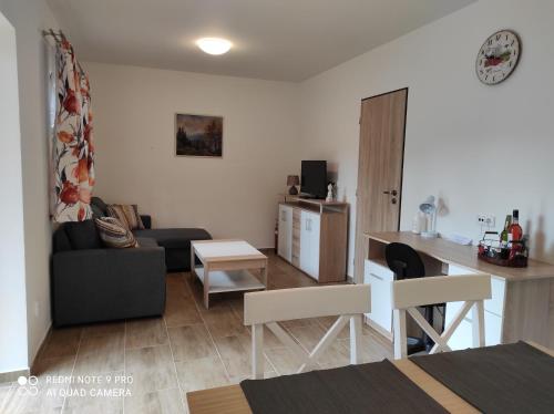 Chaty u rybnika Brodsky in เซอร์เวนี คอสเตเลซ