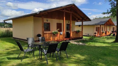 ทัศนียภาพภายนอกโรงแรม, Chaty u rybnika Brodsky in เซอร์เวนี คอสเตเลซ