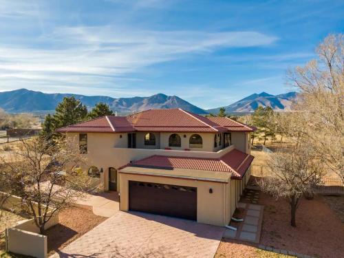 Фасада на хотела, Flagstaff Family Retreat in Black Bill Park