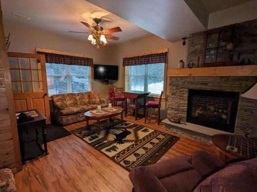 Facilities, Stone Ridge Chalet Bed n Breakfast in Algonquin Highlands (ON)