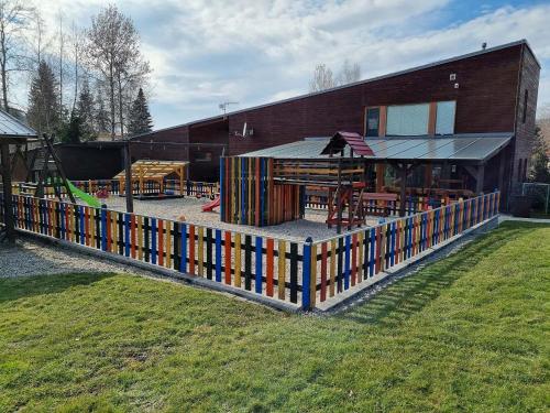 Parque infantil, Apartmán v Bečva Resortu (Apartman v Becva Resortu) in Horni Becva