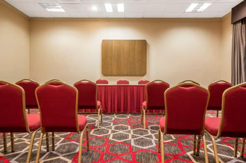Quality Inn - image 36