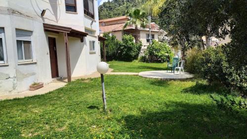 2 Bedroom Apartment with large garden in Safed