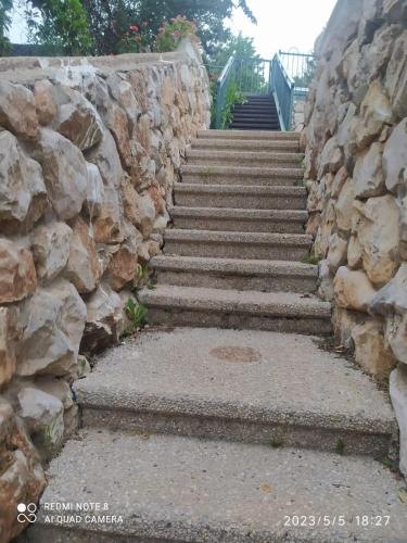 2 Bedroom Apartment with large garden in Safed