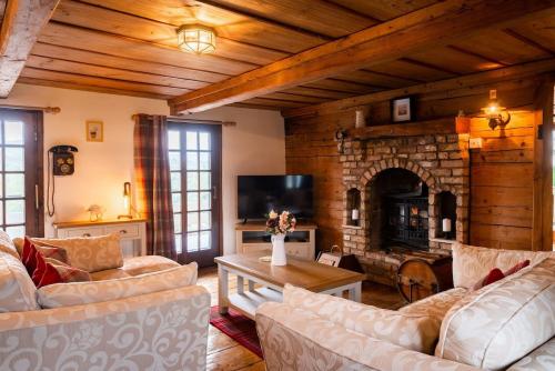 Lakeland Lodge 400 year old Bavarian Lodge with Private Hot Tub Pet Friendly in 班多倫