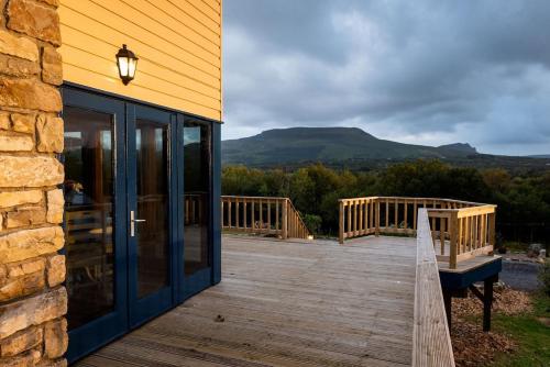 Lakeland Lodge 400 year old Bavarian Lodge with Private Hot Tub Pet Friendly in 班多倫