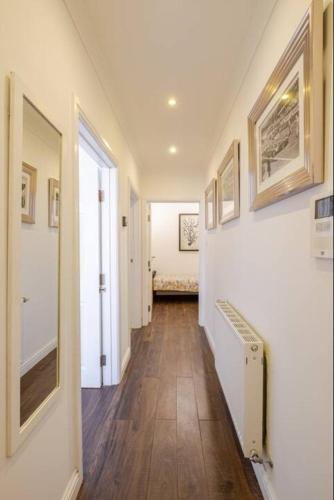 Spacious 2BDR Apartment, WIFI+ Great TV near Romford Golf Club