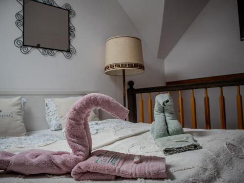 1 queen bed, 1 twin bed, 1 sofa bed