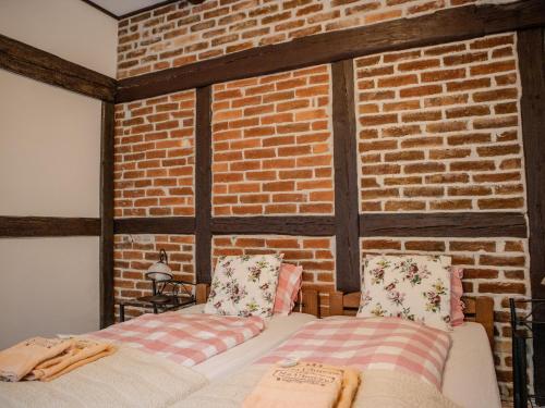 2 twin beds