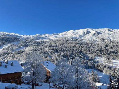 View, Meribel Centre Mountain View in Lezeretta