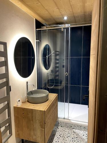 Bathroom, Meribel Centre Mountain View in Lezeretta