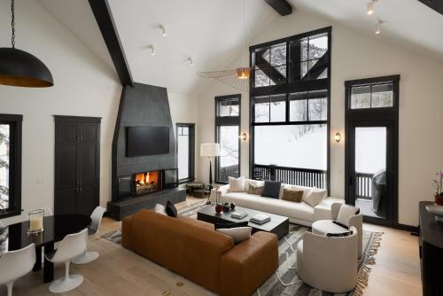 Ski-In and Out Townhome with Hot Tub by Arrow Bahn Lift! - image 10