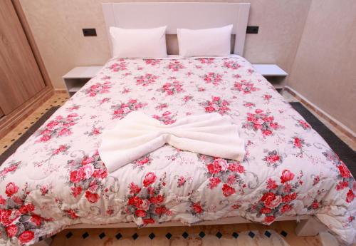 1 king bed, 2 sofa beds
