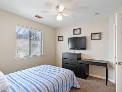 Cozy Sunterro Serenity in North Austin Pet Friendly thumb 4