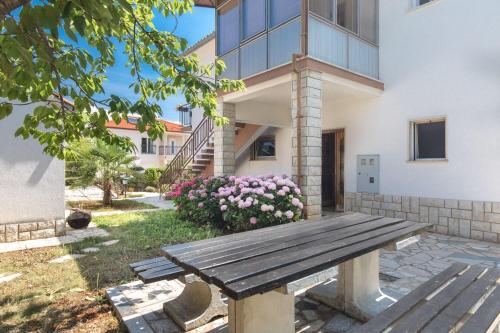 Apartments Kate-100m from beach - image 5