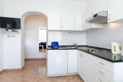 Apartments Kate-100m from beach - image 3