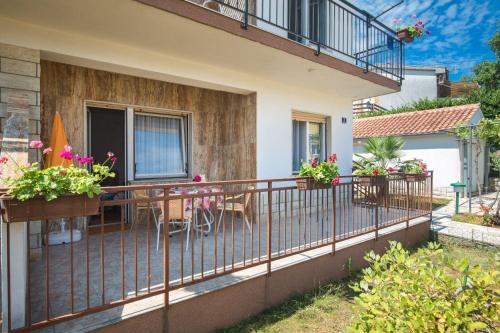 Apartments Kate-100m from beach - image 12