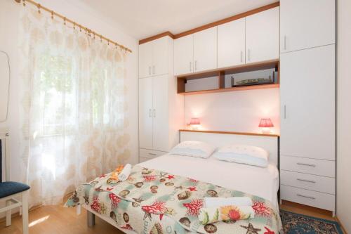 Apartments Kate-100m from beach - image 13