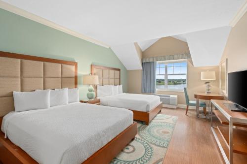 2 queen beds