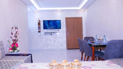 Appartement Spacieux avec Balcon, Vue Nature, 2 Chambres et Wi-Fi Gratuit Appartement Spacieux avec Balcon, Vue Nature, 2 Chambres et Wi-Fi Gratuit