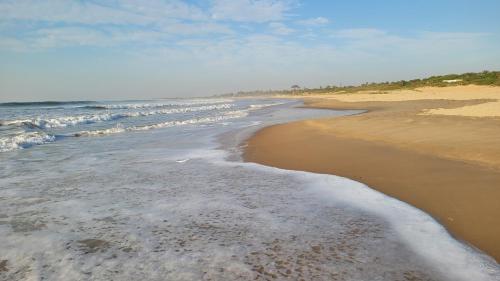 pludmale, KASA BOUBAK avec cuisine extérieure à 50 M DE LA PLAGE (KASA BOUBAK avec cuisine exterieure a 50 M DE LA PLAGE) in Kafountine