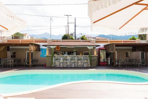 Vera Lilli – Thassos Town, MO