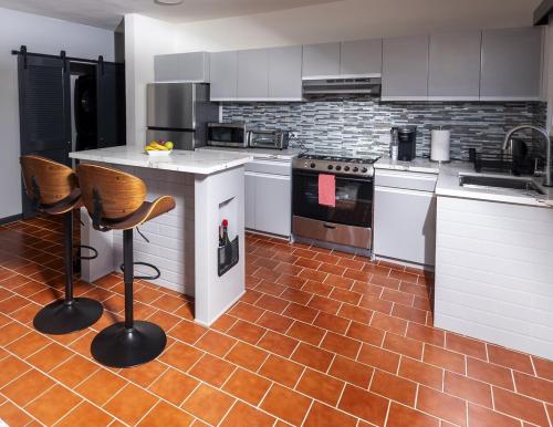 Deany's Uptop Luxury Suite in Anguilla