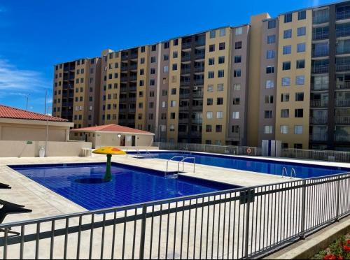 Apartamento en Ricaurte con piscina a 10 minutos de Melgar y Girardot, canchas juegos y mas in Ricaurte