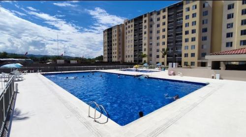 Apartamento en Ricaurte con piscina a 10 minutos de Melgar y Girardot, canchas juegos y mas in Ricaurte