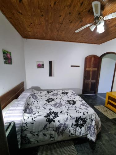1 double bed, 1 twin bed