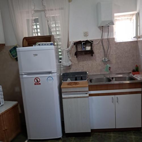 One-Bedroom Apartment image 3